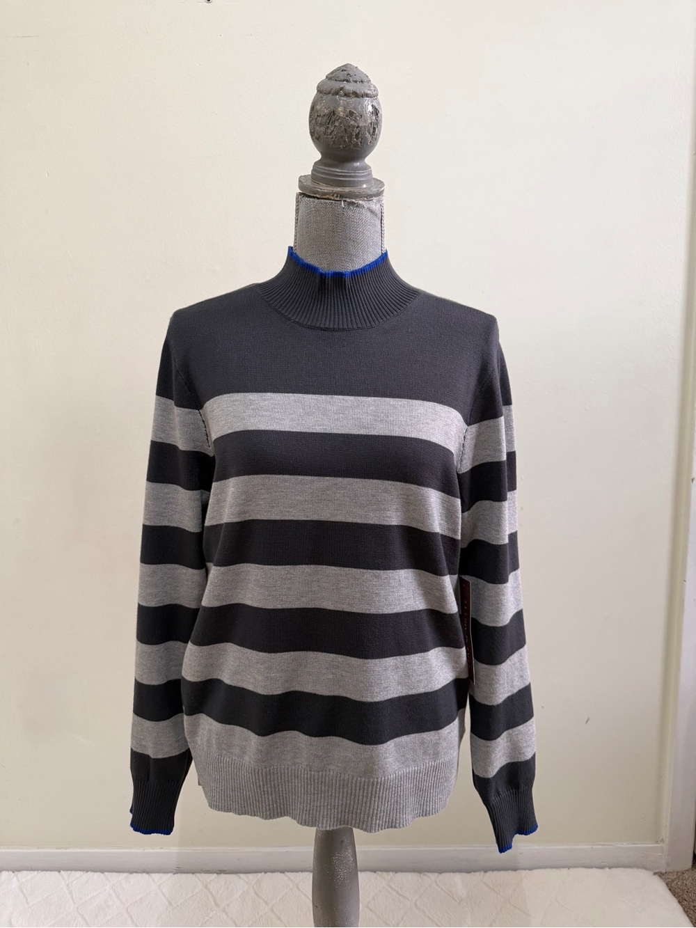 Love scarlet: Striped Mock Neck Sweater Top - Black & Gray size- L
